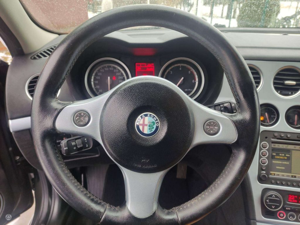 Alfa Romeo 159 nuo 77 €/ mėn Dyzelinas 2007m. Universalas Mechaninė