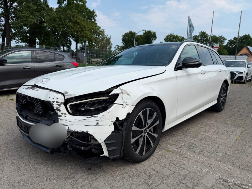 Mercedes-Benz E-Klasse E 300e T AMG Line 2023m. Benzinas/Elektra Automatinė