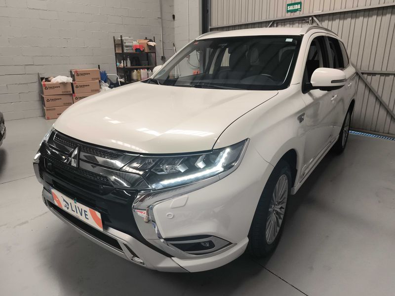 Mitsubishi Outlander 2.4 PHEV 4WD 2020m. Benzinas/Elektra Automatinė
