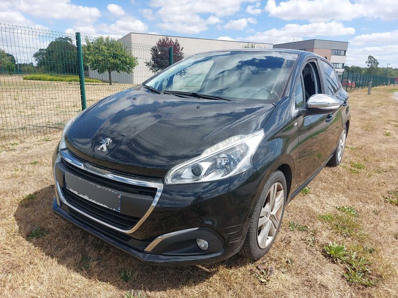 Peugeot 208 1.6 Blue-HDi Style 2016m. Dyzelinas Mechaninė