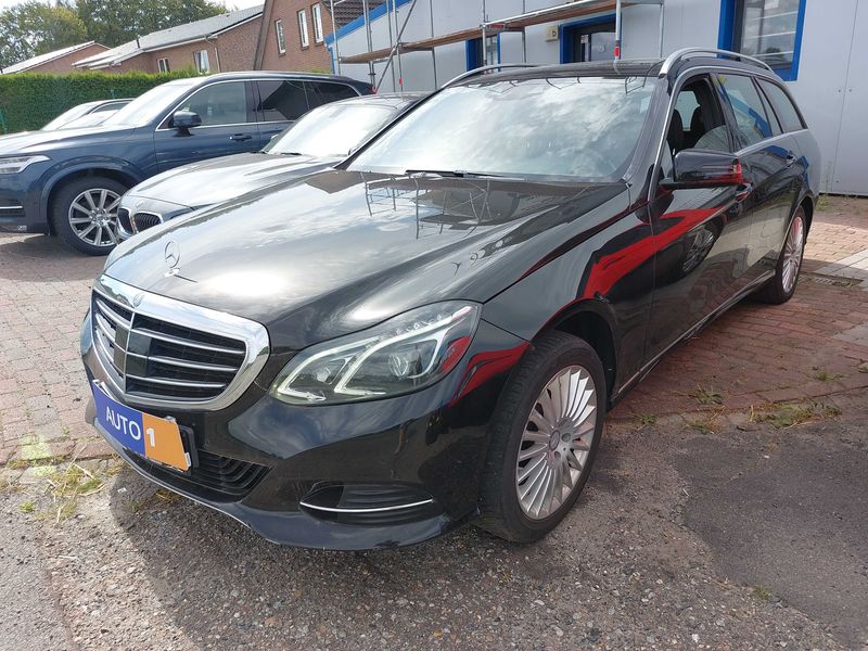 Mercedes-Benz E-Klasse E 400 CGI T 4Matic Elegance 2015m. Benzinas Automatinė
