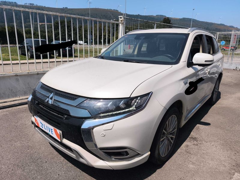 Mitsubishi Outlander 2.4 PHEV Kaiteki 4WD 2021m. Benzinas/Elektra Automatinė