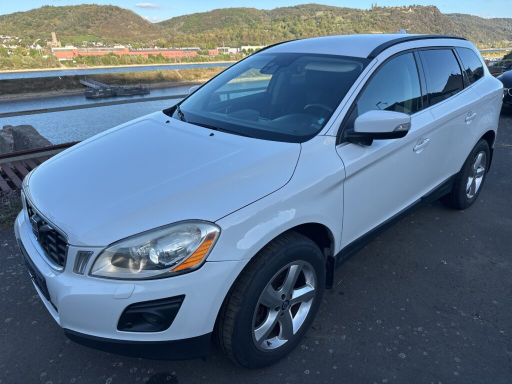Volvo XC60 2.4D DRIVe Momentum Drive 2009m. Dyzelinas Mechaninė