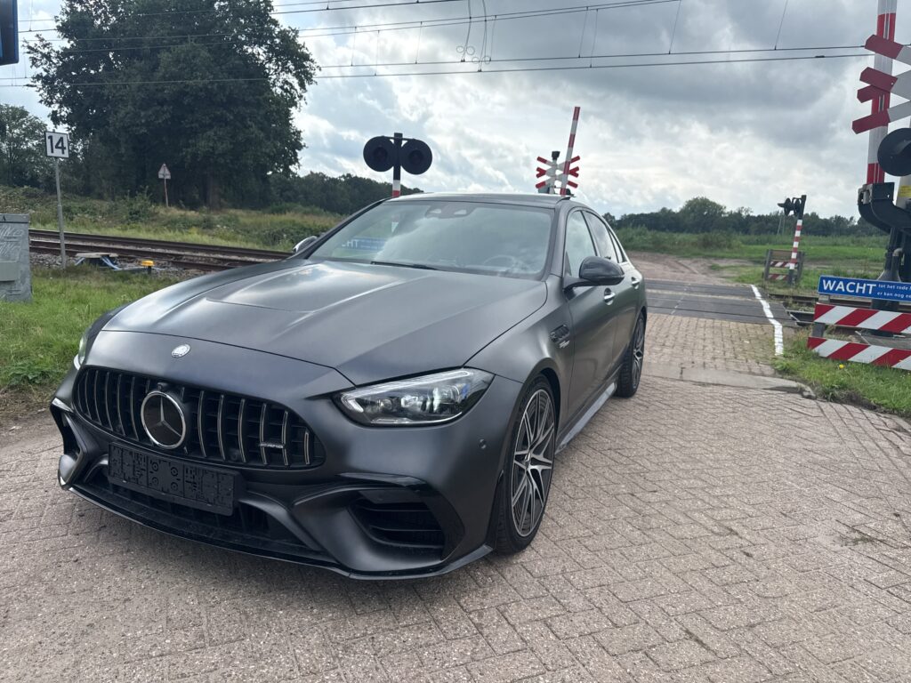 Mercedes-Benz C-Klasse C 63 AMG S AMG 4Matic+ F1 Edition 2024m. Benzinas/Elektra Automatinė