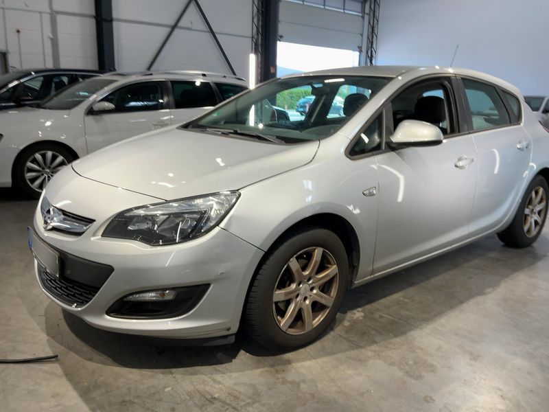 Opel Astra 1.6 Selection 2015m. Benzinas Mechaninė