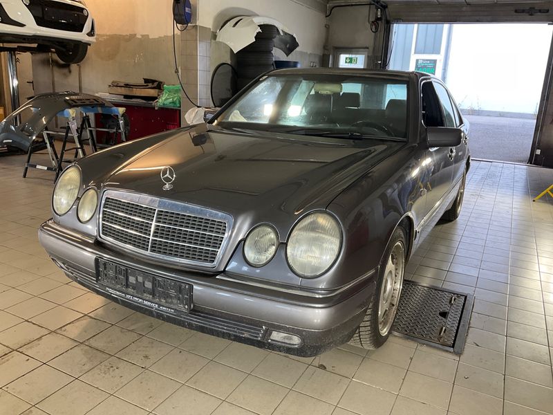 Mercedes-Benz E-Klasse E 280 Elegance 1996m. Benzinas Automatinė