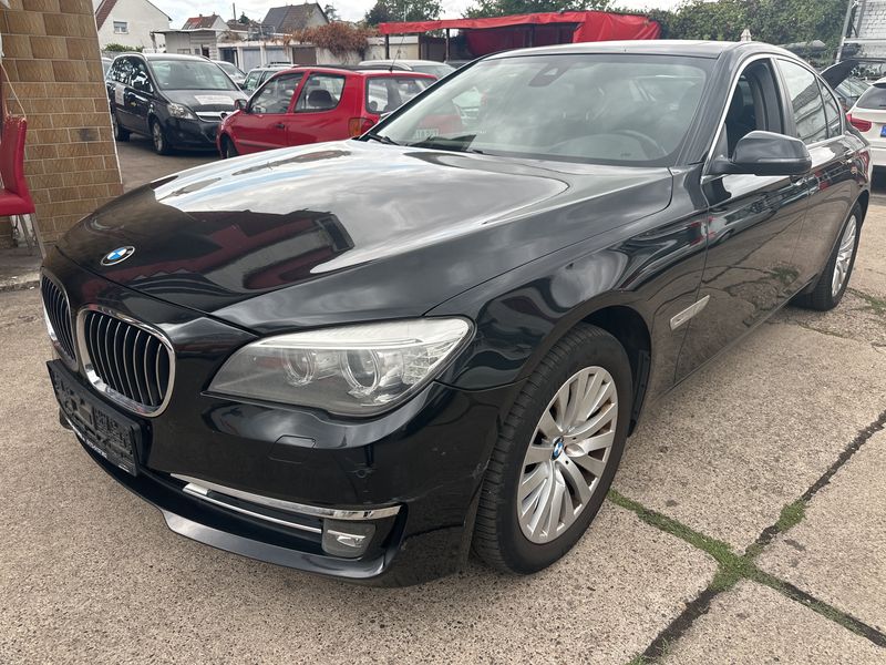 BMW 7er 740d xDrive 2015m. Dyzelinas Automatinė