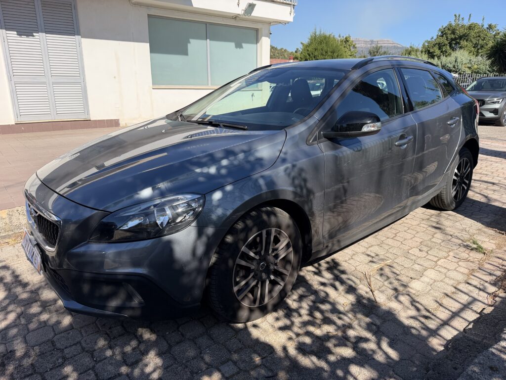 Volvo V40 Cross Country 2.0 D2 Business 2018m. Dyzelinas Mechaninė
