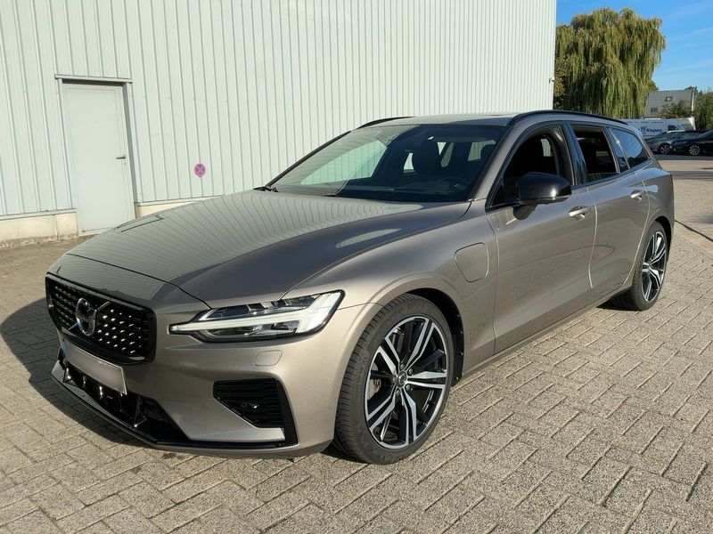 Volvo V60 2.0 T6 Recharge Plug-in Hybrid Plus Dark AWD 2022m. Benzinas/Elektra Automatinė
