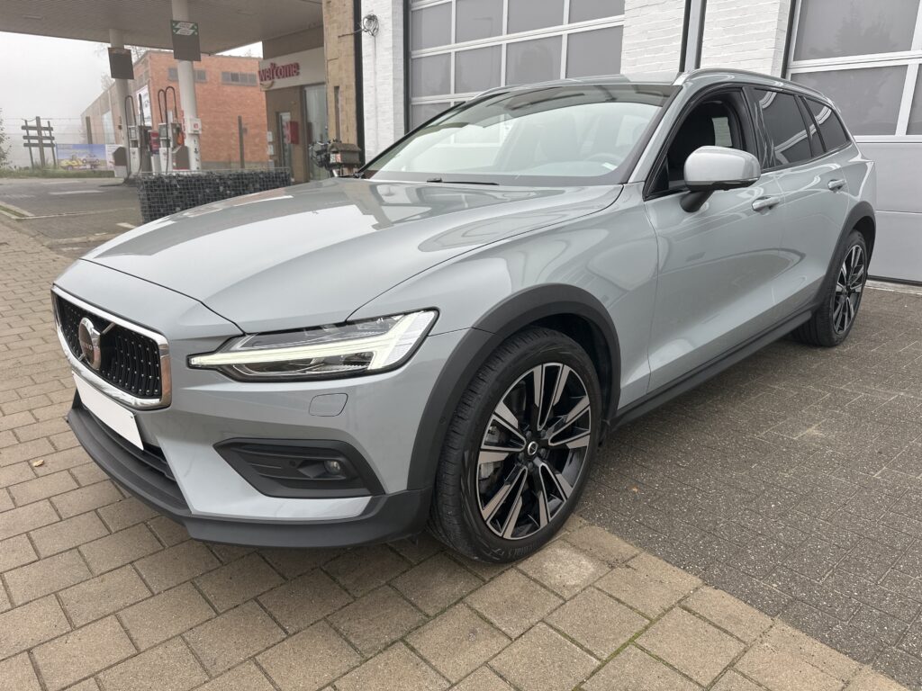 Volvo V60 Cross Country 2.0 B5 Mild-Hybrid Plus AWD 2024m. Benzinas Automatinė
